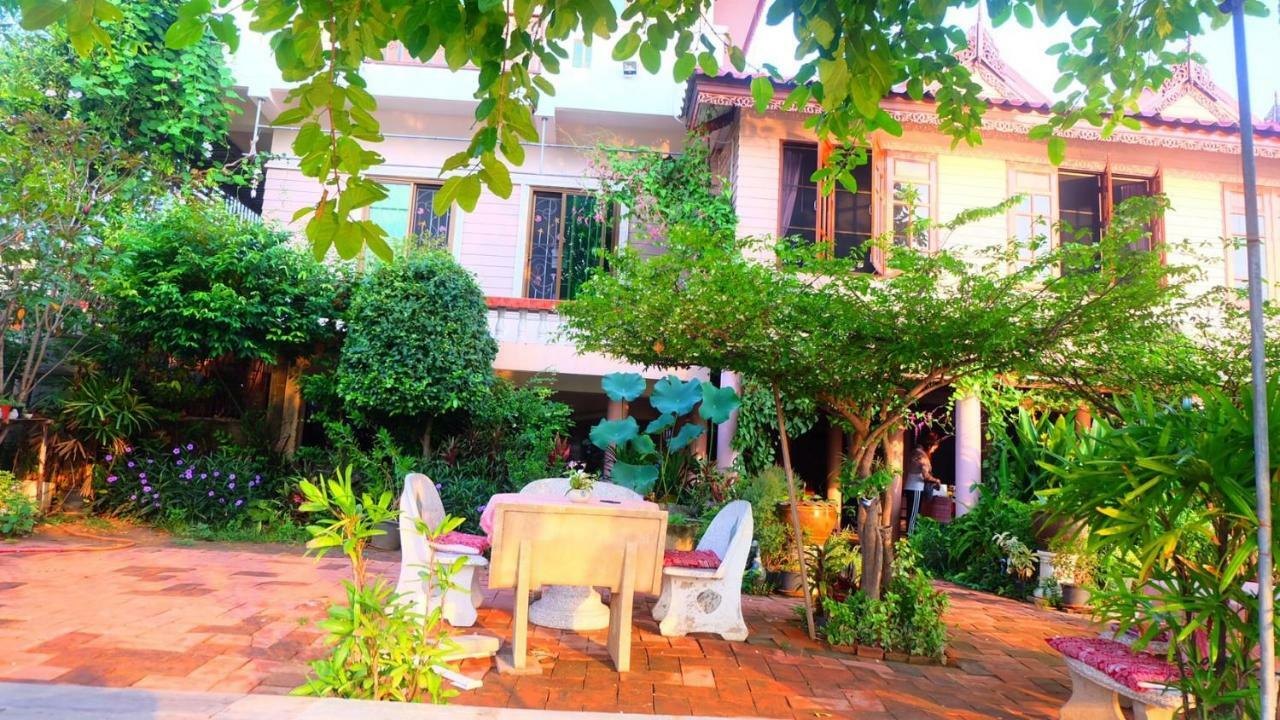 Loy Manee House Bed & Breakfast Ayutthaya Eksteriør bilde